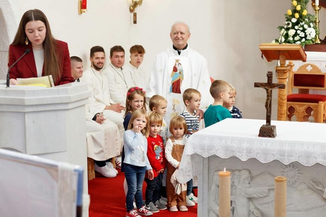 Župljani Remetinca oprostili se od dugogodišnjeg župnika Josipa Pavleka